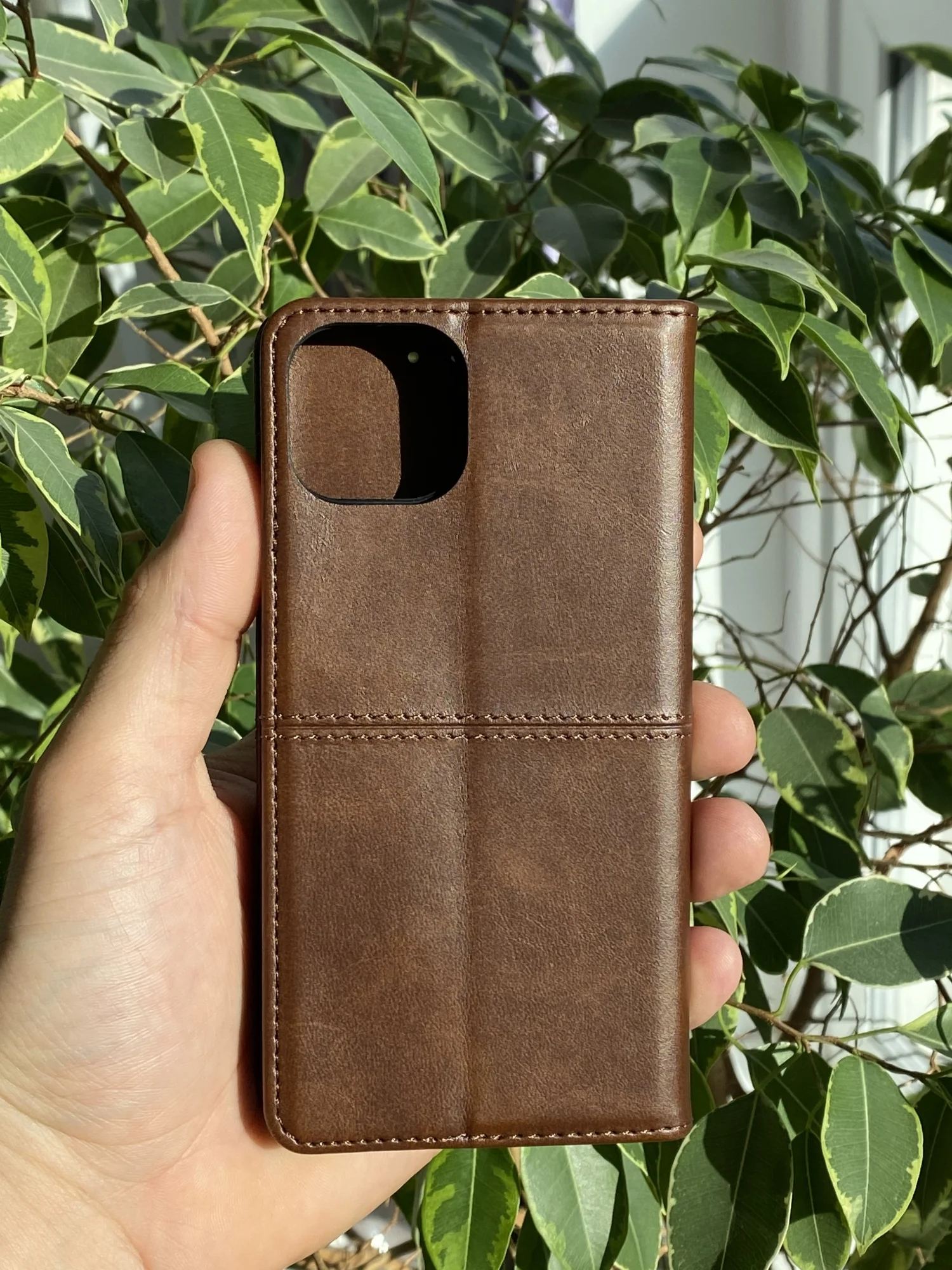 Тёмно-коричневый чехол книжка elitcase для Apple iPhone 13 / Айфон 13