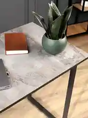 Желтый стол лофт