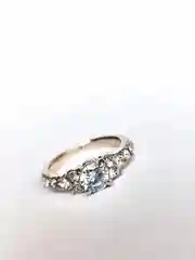 Кольцо классическое с цирконом и кристаллами