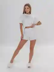 Белый пижама с шортами и футболкой трикотажная