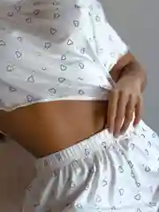 Белый пижама с шортами и футболкой трикотажная