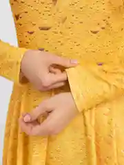 Желтый платье с узором пива