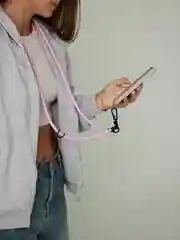 Шнурок на шею для телефона и ключей