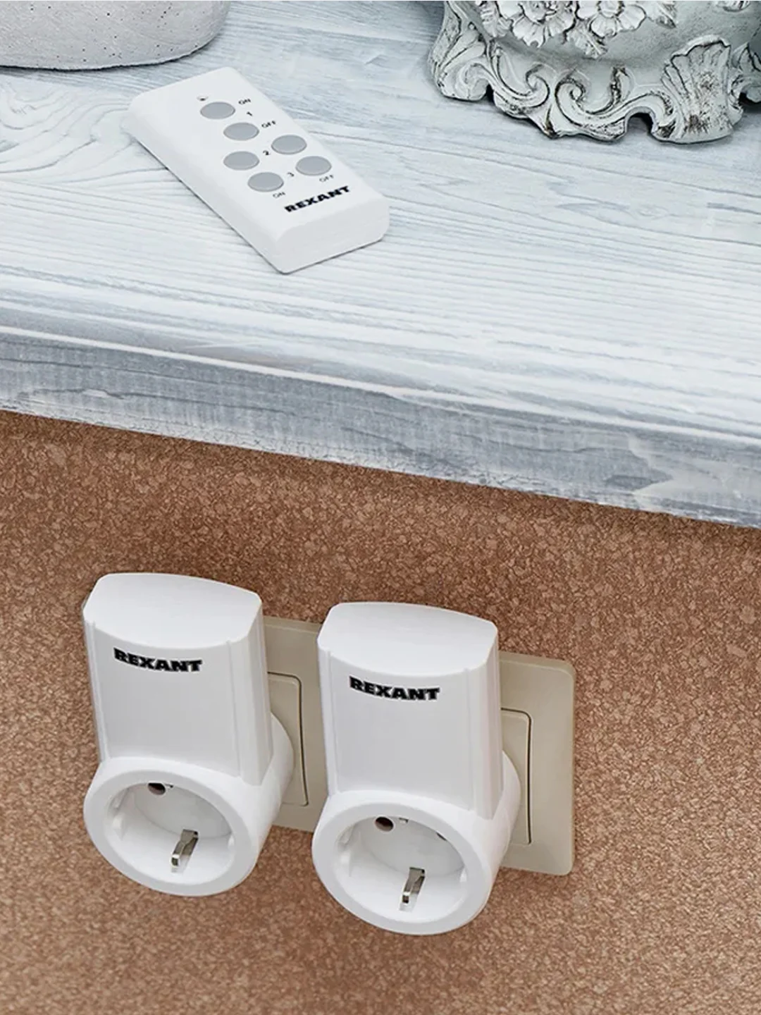 Радиоуправляемая розетка c пультом REXANT RX-002, 10А/30м