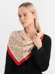Алый платок шелковый, 70*70, на голову или шею