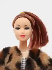 Кукла модель в платье