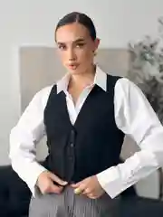 Черный жилет классический костюмный в офис