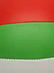 Белый мяч волейбольный бело-зеленый-красный /Мяч для спортивных игр / Мяч для взрослых и детей