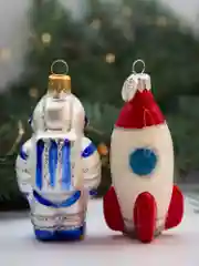 Набор елочных игрушек Космический из 2 фигурок ракета и космонавт в подарочной упаковке