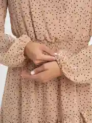 Карамельный легкое шифоновое платье с цветочным принтом