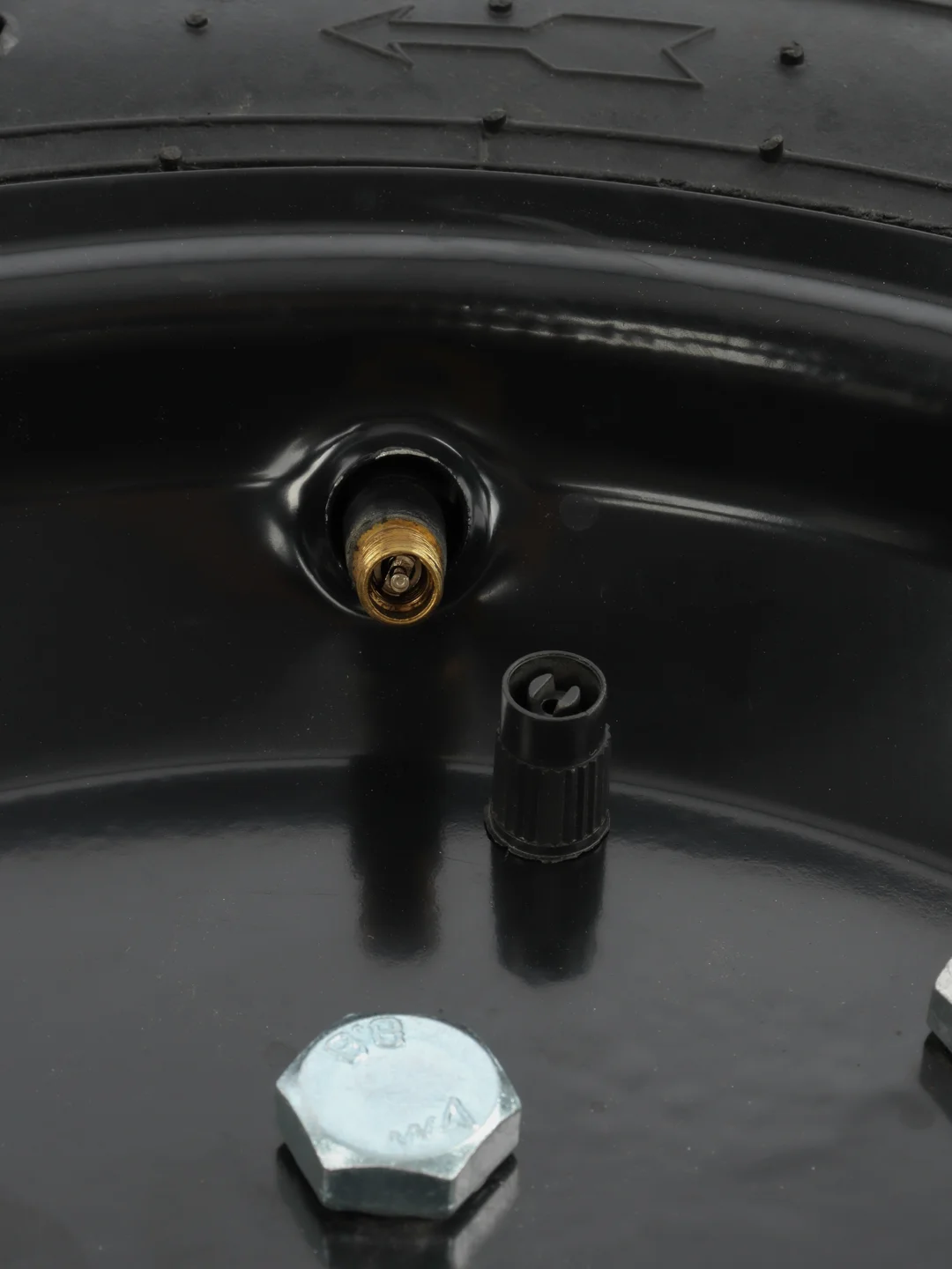Колесо для мотоблока 4,00-10W "Елочка" под 4 отверстия (камера+покрышка+диск ЧЕРНЫЙ)