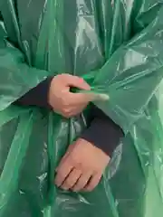 Зеленый дождевик на липучке