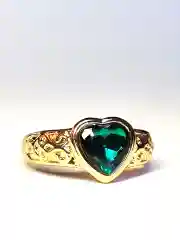Кольцо массивное с изумрудным камнем