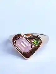 Кольцо металлическое Сердце с камнями
