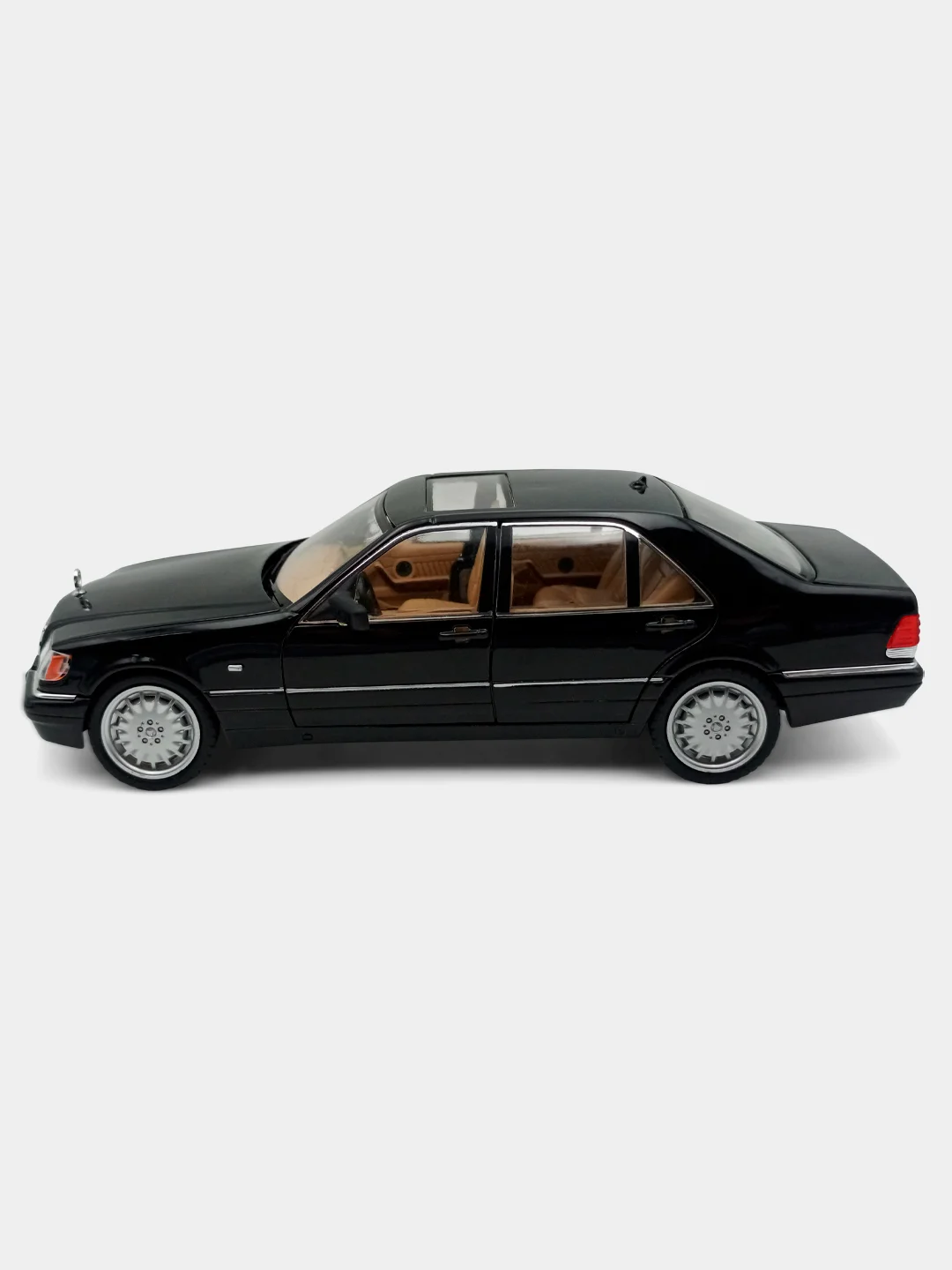 Черный масштабная металлическая модель авто 1:24 MERCEDES-BENZ W140