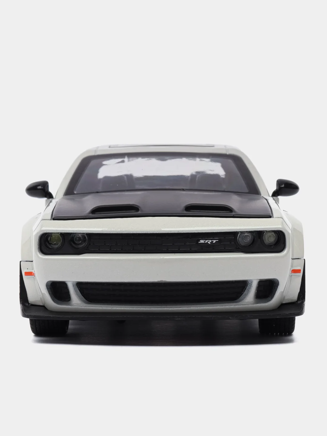 Белый масштабная металлическая модель авто 1:24 DODGE Challenger