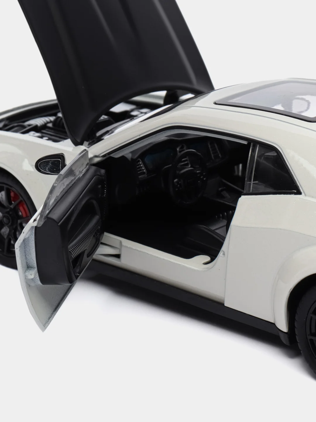Белый масштабная металлическая модель авто 1:24 DODGE Challenger