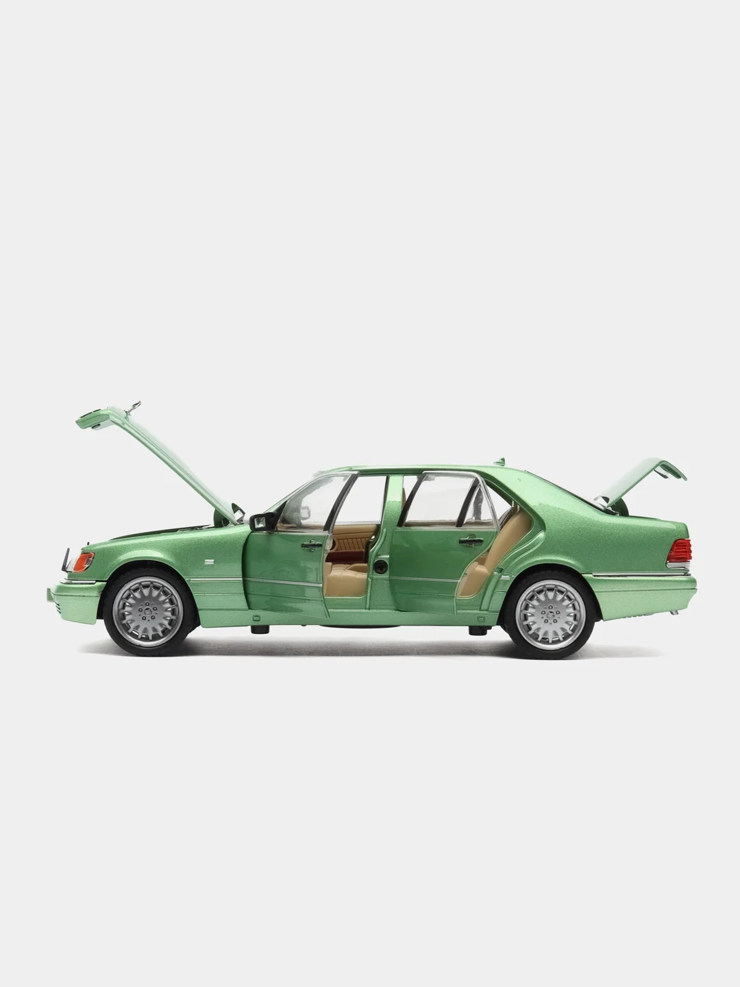 Белый масштабная металлическая модель авто 1:24 MERCEDES-BENZ W140