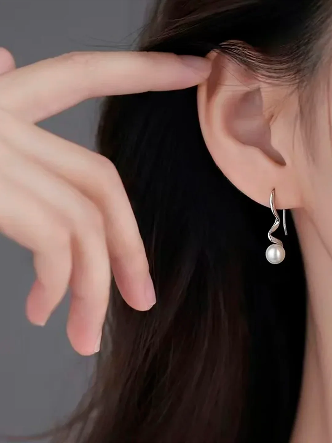 Серебряный миниатюрные женские серьги с жемчужиной спиральные