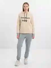 Бежевый женский костюм