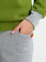 Зеленый женский костюм