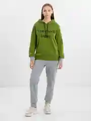 Зеленый женский костюм