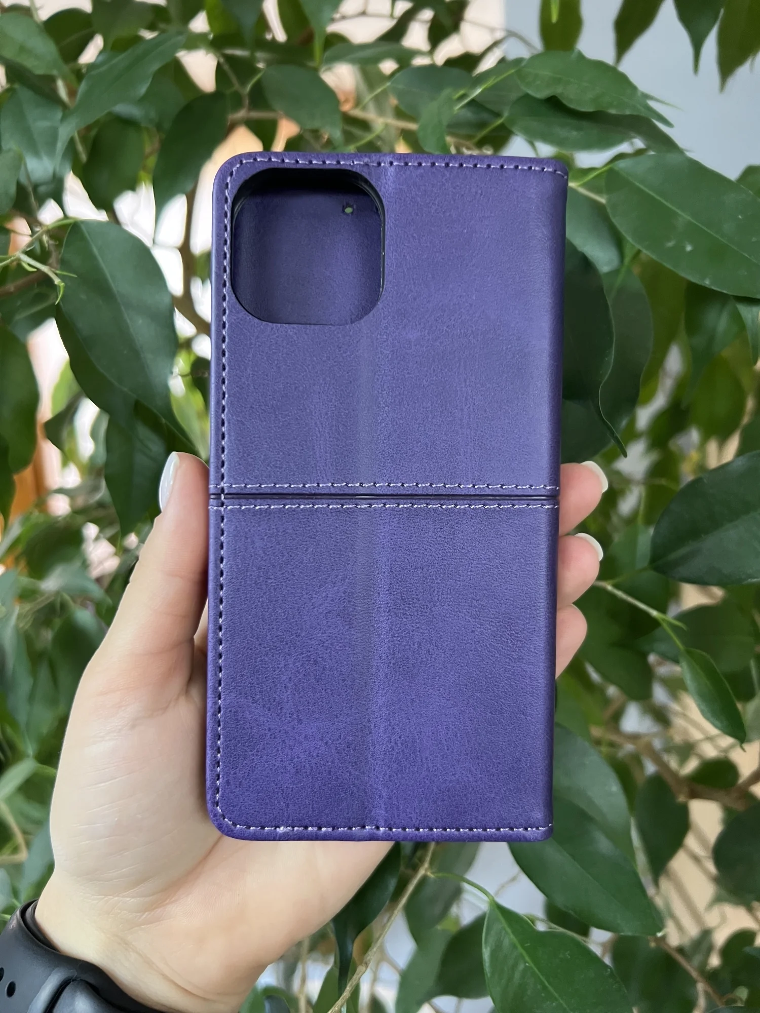 Фиолетовый чехол книжка elitcase для Apple iPhone 15 / Айфон 15
