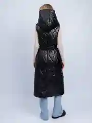 Черный жилет стёганый удлинённый