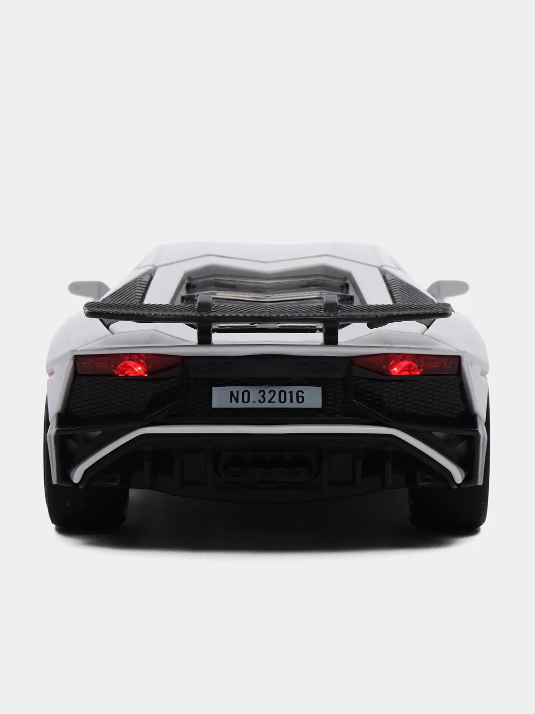 Белый металлическая модель Lamborghini Aventodor MiniAuto 1:32  32126