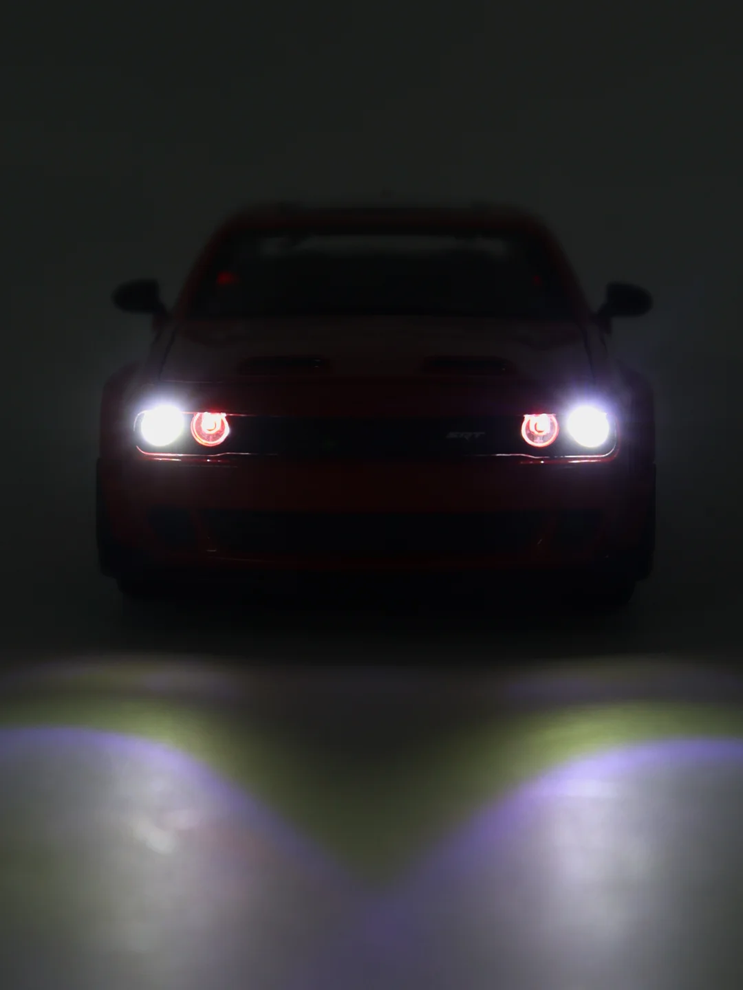 Красный масштабная металлическая модель авто 1:24 DODGE Challenger