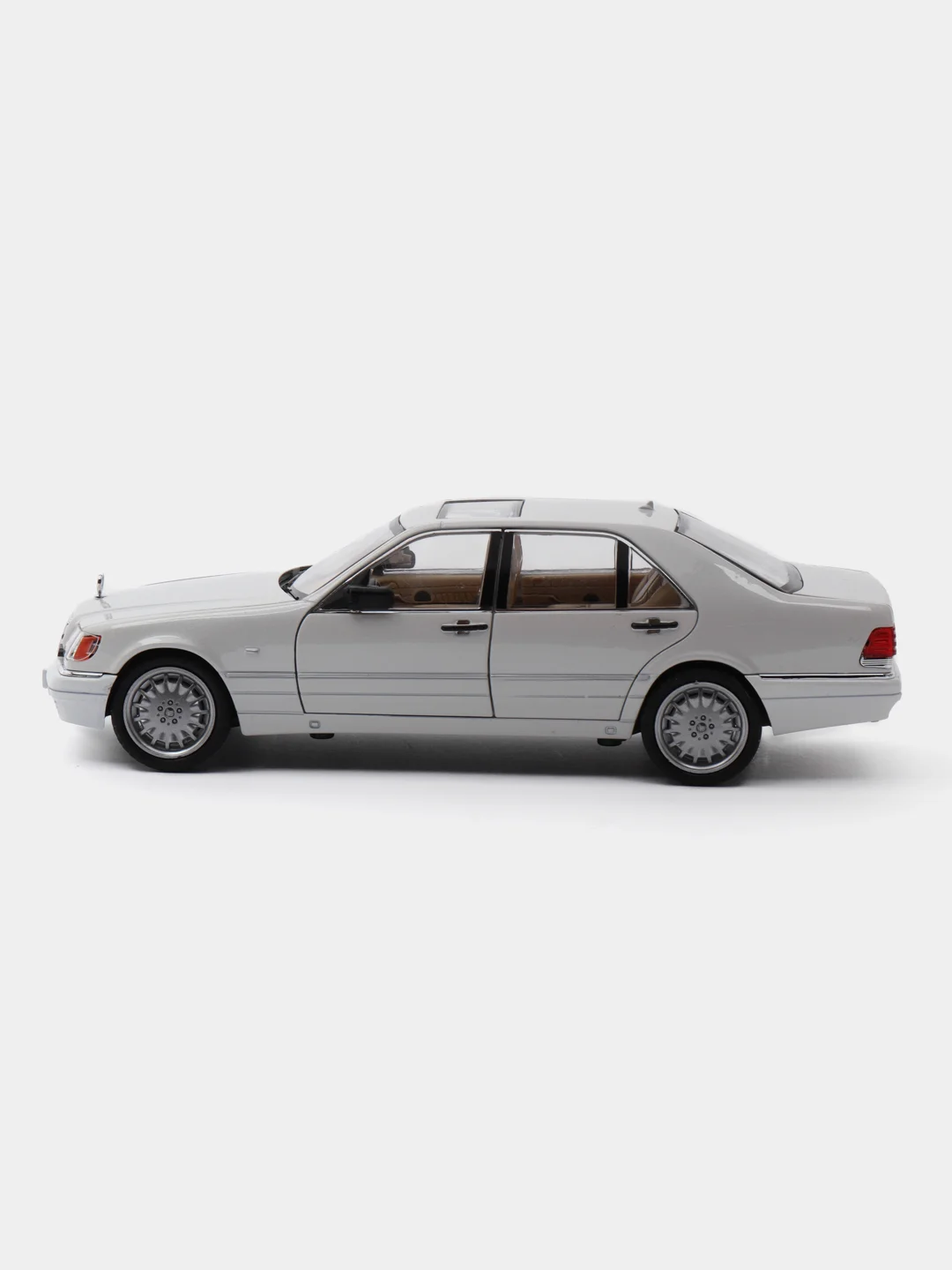 Белый масштабная металлическая модель авто 1:24 MERCEDES-BENZ W140