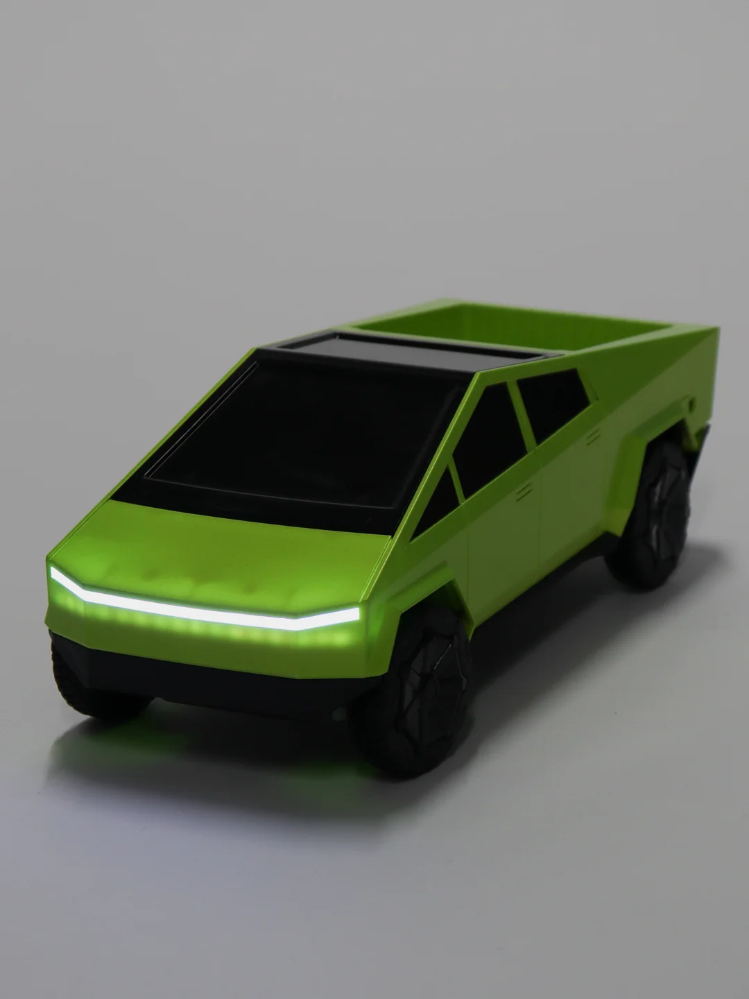 Салатовый радиоуправляемая машинка Cybertruck Tesla, на пульте управления 1:18 (кибертрак, тесла)