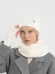 Белый комплект: шапка женская зимняя, хомут, варежки, шарф, снуд в два оборота, зимняя