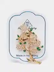 Белый брошь Древо