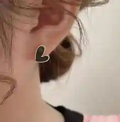 Черный серьги сердечки гвоздики красные/Серьги сердечки гвоздики черные пусеты