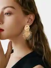 Золотой серьги на Новый год объемные