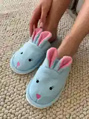 Молочный тапочки женские зайки
