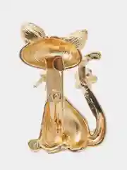 Белый брошь Кошка