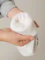 Белый женские варежки вязаные с лисичкой