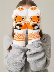 Белый женские варежки вязаные с лисичкой
