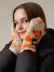 Бежевый женские варежки вязаные с лисичкой