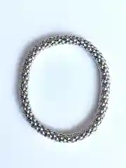 Серебряный браслет на резинке Жгут
