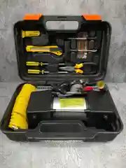 Черный компрессор автомобильный