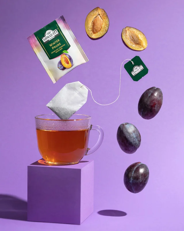 Чай черный Ahmad Tea Зимний Чернослив, 25 пакетиков х 1,5 г