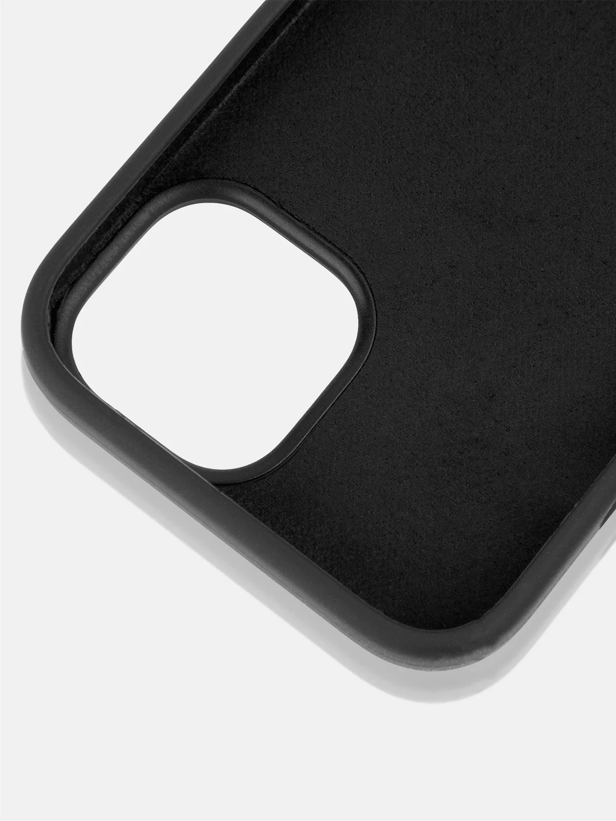 Черный чехол для Apple iPhone 15 силиконовый ROSCO матовый с микрофиброй, бортиком защитой камер