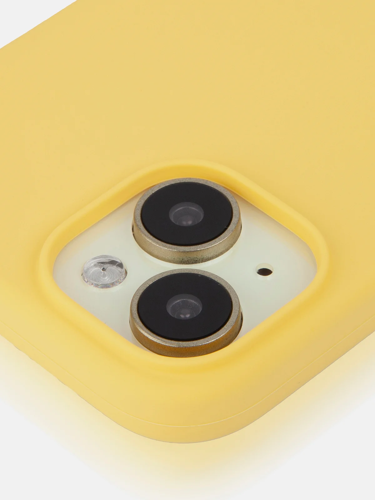 Желтый чехол для Apple iPhone 15 силиконовый ROSCO матовый с микрофиброй, бортиком защитой камер