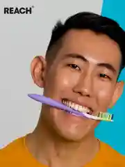 Зубная щетка REACH Dual effect, Массаж дёсен, жесткая
