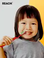 Детская зубная щетка REACH Wonder Grip, 6-12 лет, мягкая щетина