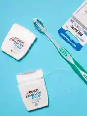 Вощеная зубная нить REACH Dentotape, 50м, утолщенная, с легким мятным вкусом