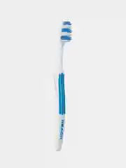 Зубная щетка REACH Interdental "Межзубная чистка", средней жесткости